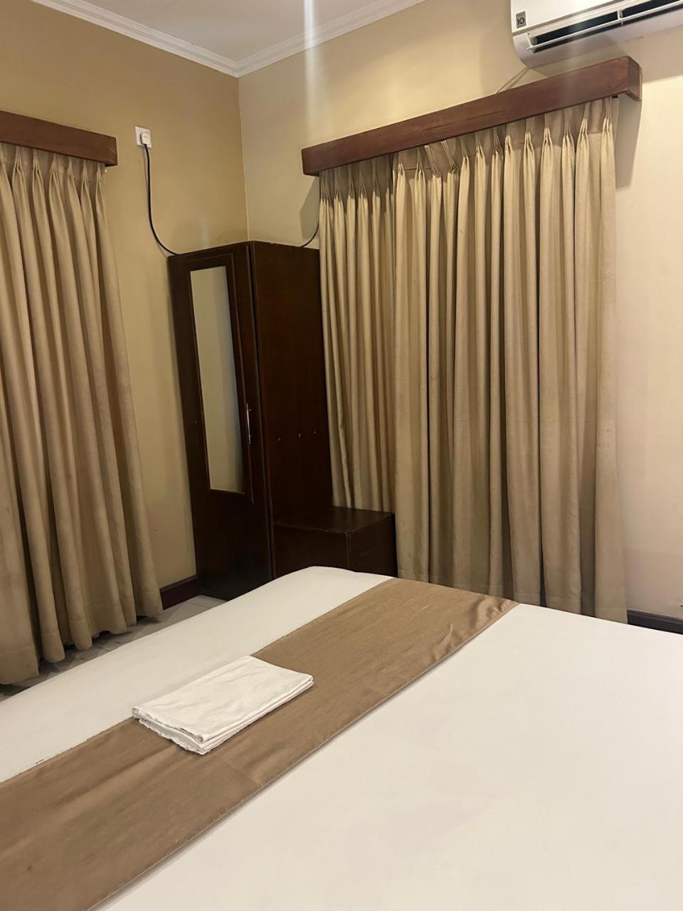 Mercuryfm 101 Yarl Mercury Inn - Jaffna Kültér fotó