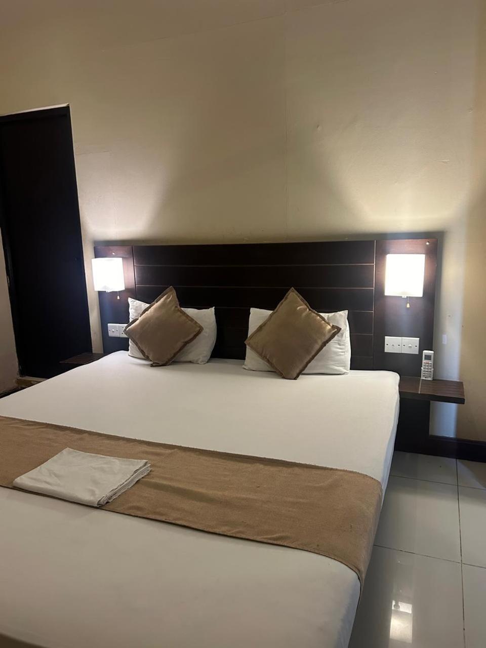 Mercuryfm 101 Yarl Mercury Inn - Jaffna Kültér fotó